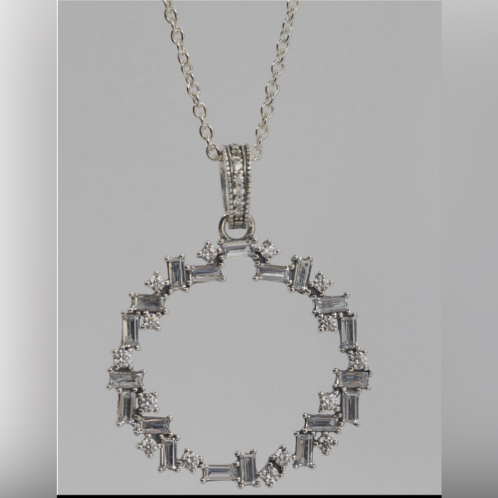 Elegant Silver Necklace with Crystal Accents